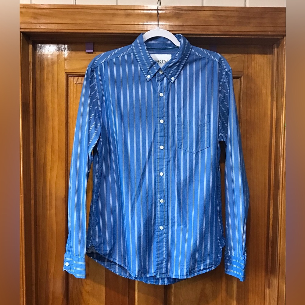 Aero Aeropostale Blue Striped LS Button Down Shirt 
Medium 38 - 40 
Front Pocket
